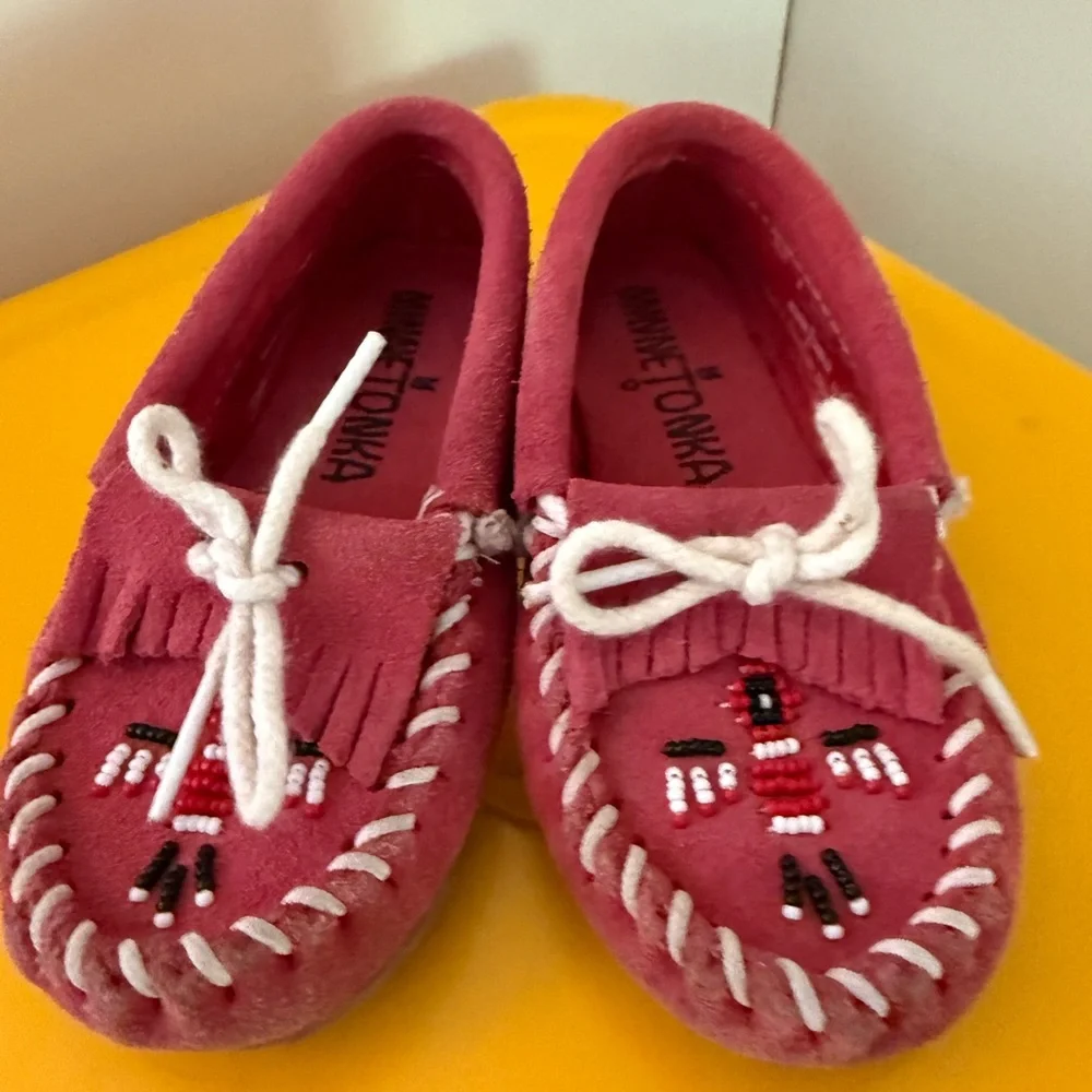 Minnetonka Pink Beaded Fringe Moccasins Kids